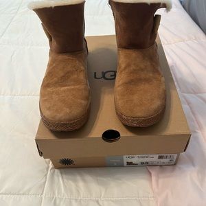 Women’s Ugg short boots. Size 9.5